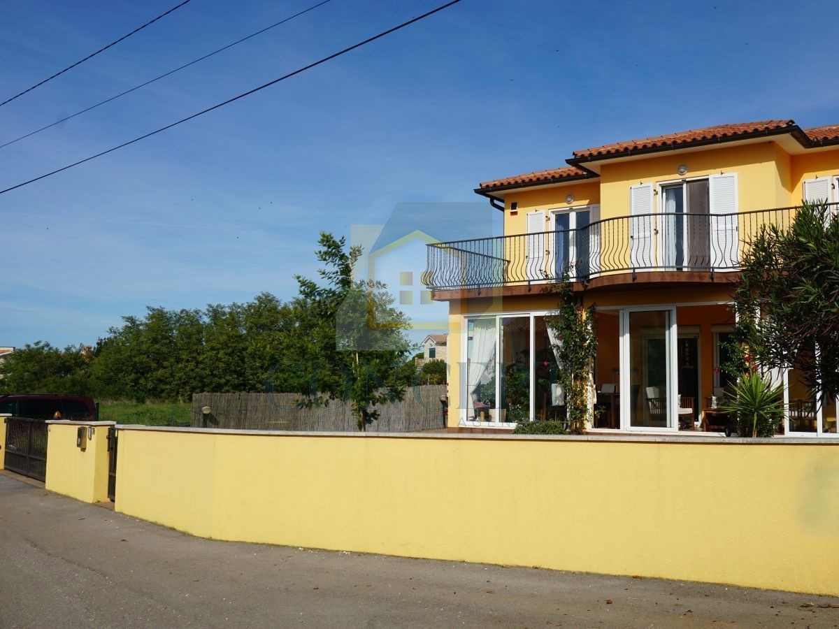 Poreč, dintorni, Casa familiare con piscina e vista mare, 12 km dal mare