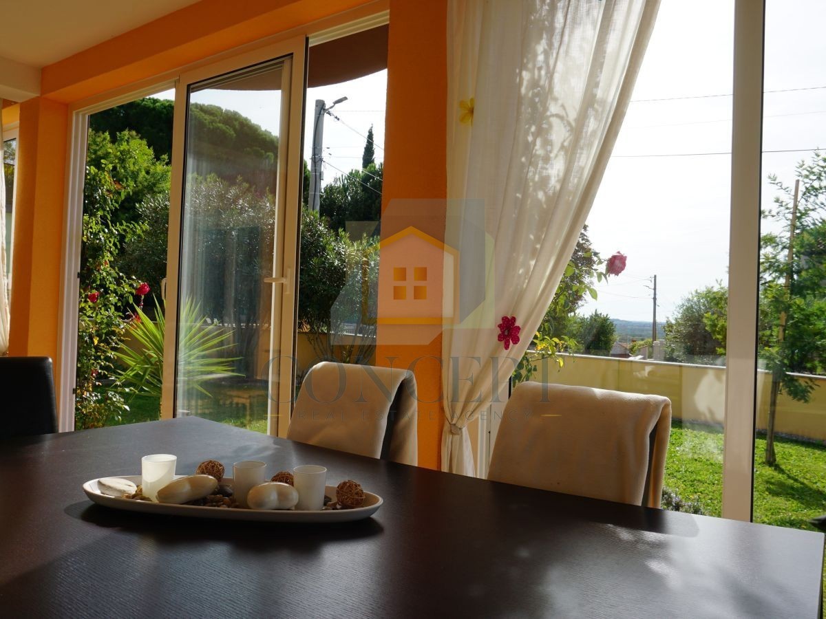 Poreč, dintorni, Casa familiare con piscina e vista mare, 12 km dal mare