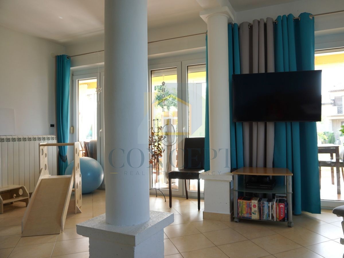 Poreč, dintorni, Casa familiare con piscina e vista mare, 12 km dal mare