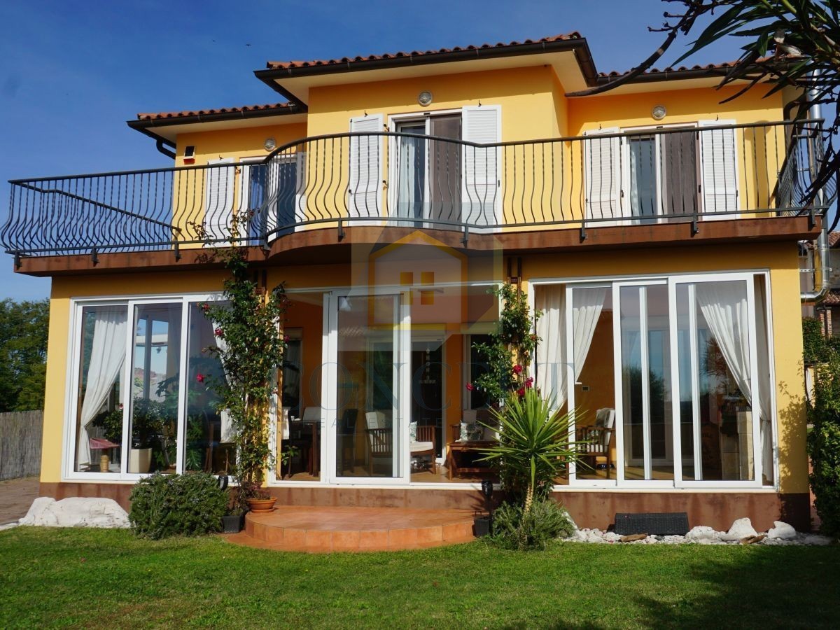 Poreč, dintorni, Casa familiare con piscina e vista mare, 12 km dal mare