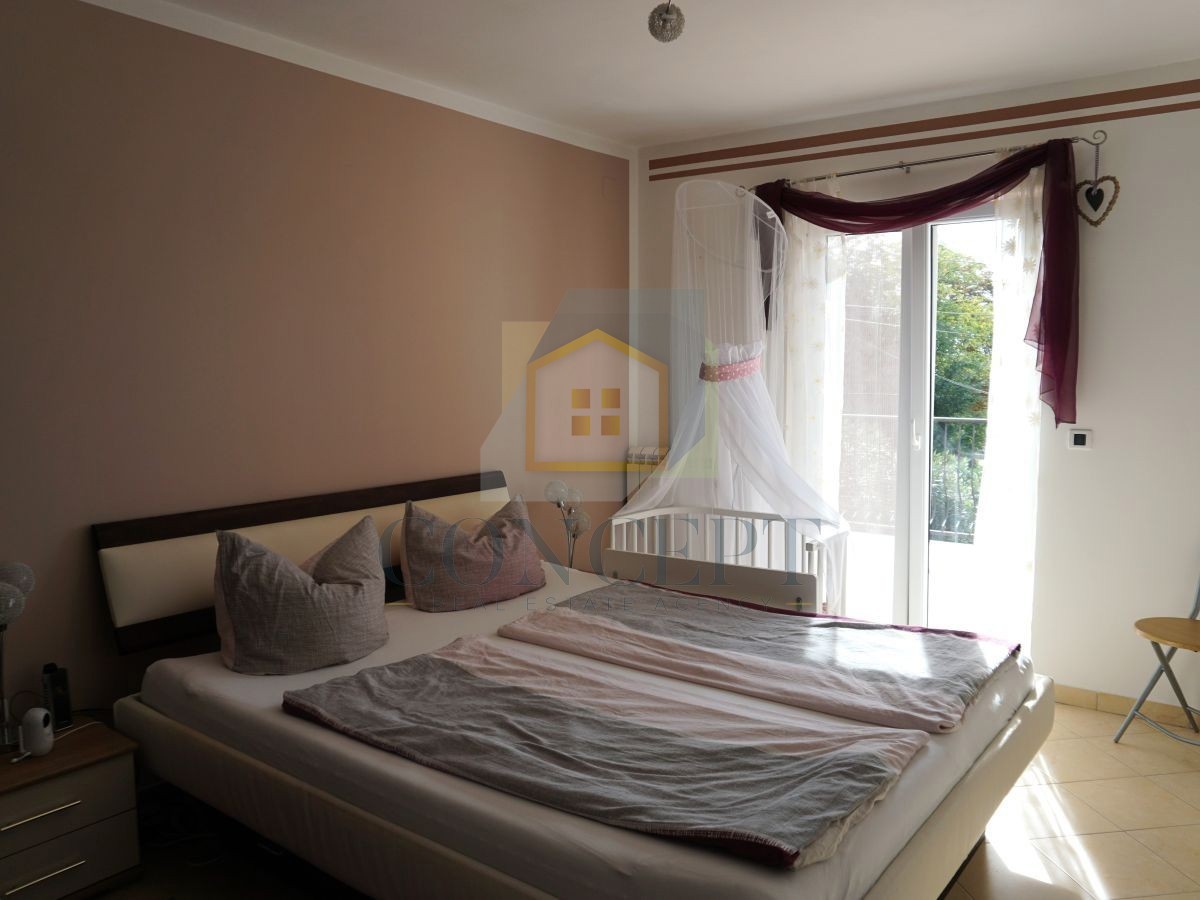 Poreč, dintorni, Casa familiare con piscina e vista mare, 12 km dal mare