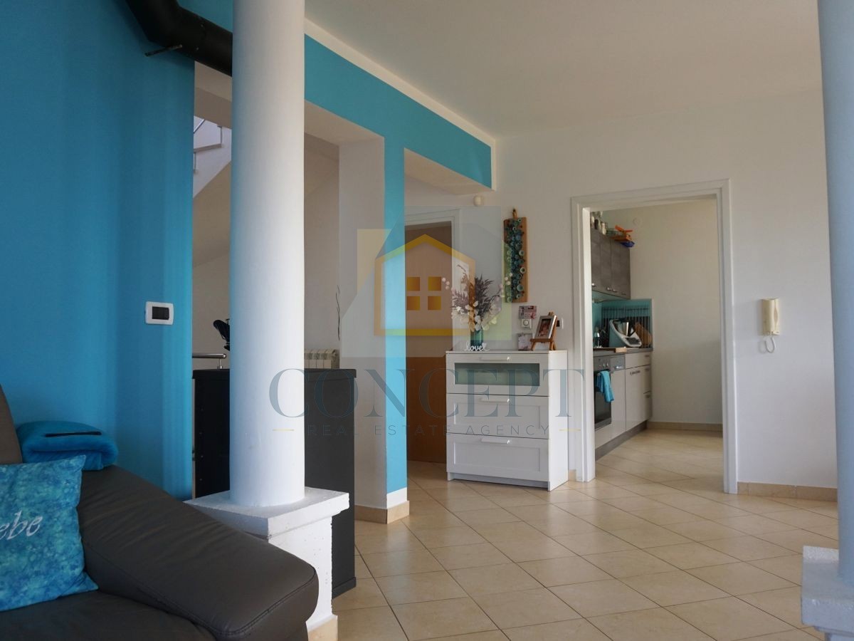 Poreč, dintorni, Casa familiare con piscina e vista mare, 12 km dal mare