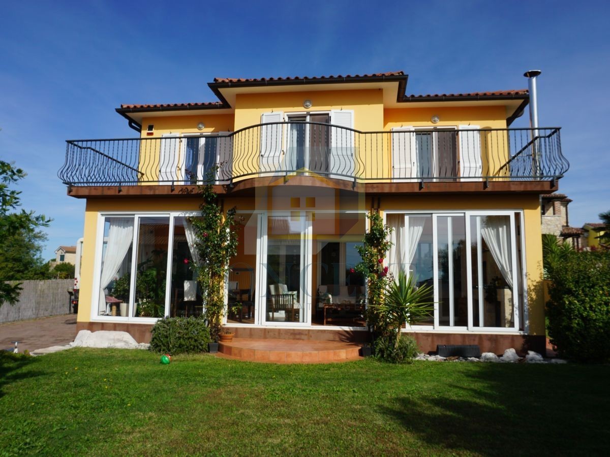 Poreč, dintorni, Casa familiare con piscina e vista mare, 12 km dal mare