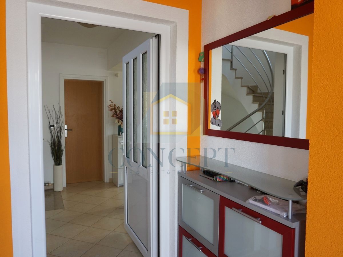 Poreč, dintorni, Casa familiare con piscina e vista mare, 12 km dal mare