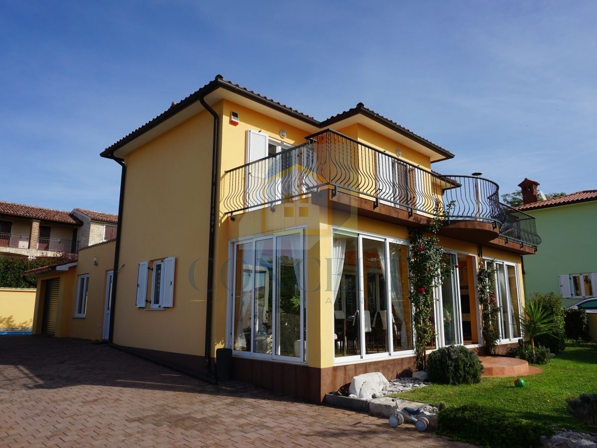 Poreč, dintorni, Casa familiare con piscina e vista mare, 12 km dal mare