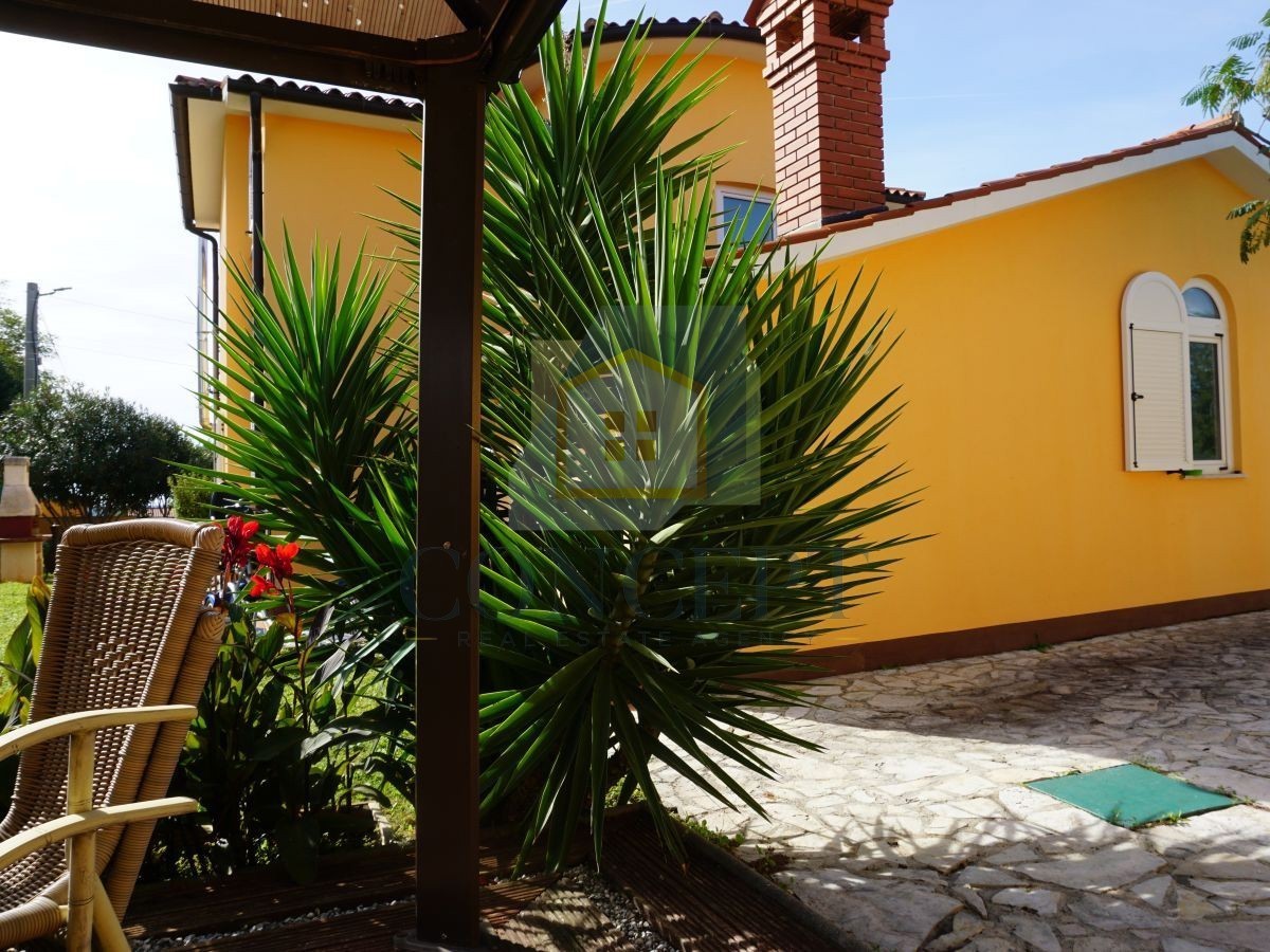 Poreč, dintorni, Casa familiare con piscina e vista mare, 12 km dal mare