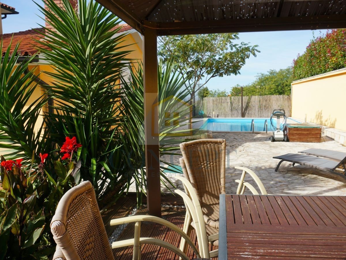 Poreč, dintorni, Casa familiare con piscina e vista mare, 12 km dal mare