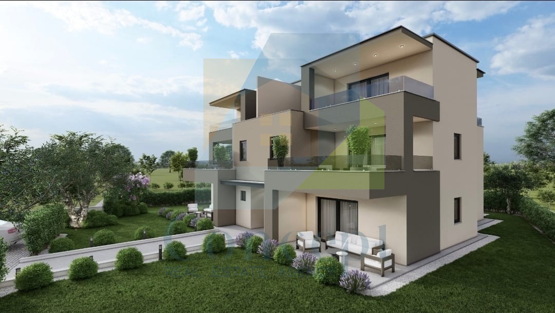 Poreč, dintorni, Lussuoso appartamento su due piani con vista mare, a 3 km dal mare.