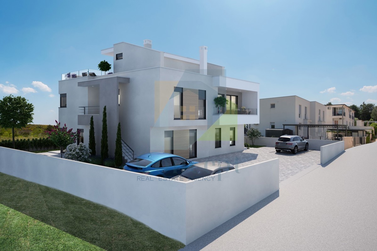 Umag, zona, Appartamento di lusso su due piani con terrazza sul tetto, a 300 m dal mare