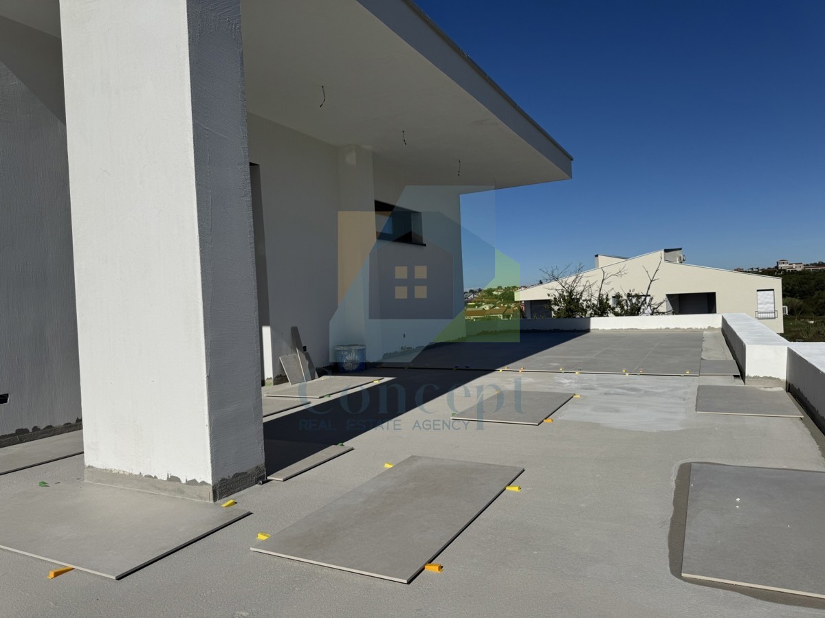 Umag, zona, Appartamento di lusso su due piani con terrazza sul tetto, a 300 m dal mare