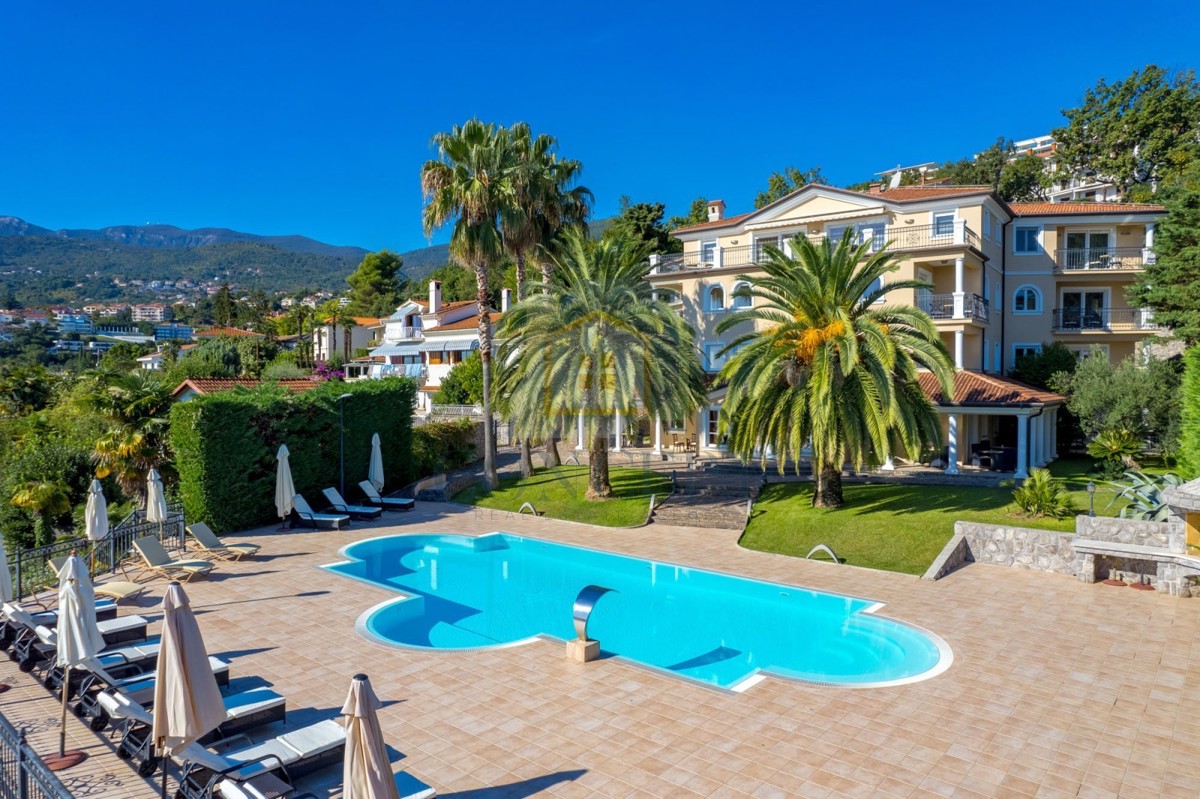 Opatija, Hotel con fino a 13 appartamenti e piscina, a 40 m dal mare