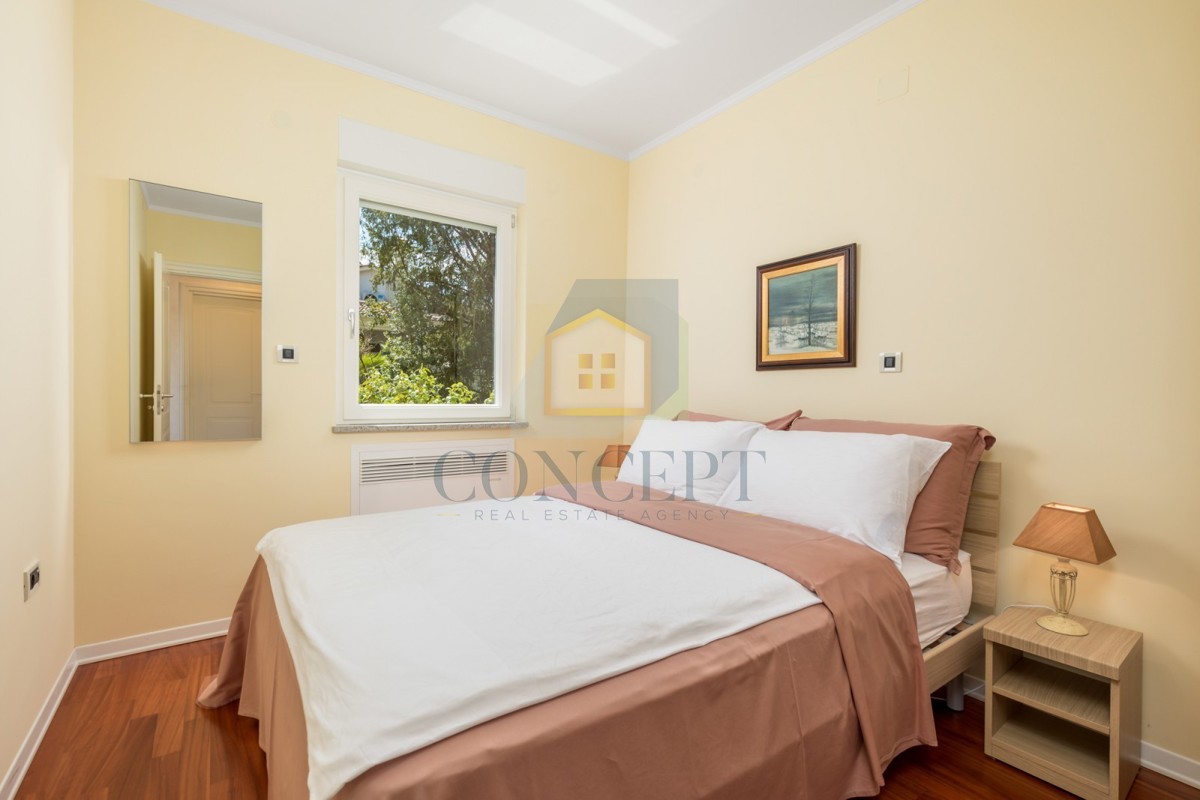 Opatija, Hotel con fino a 13 appartamenti e piscina, a 40 m dal mare