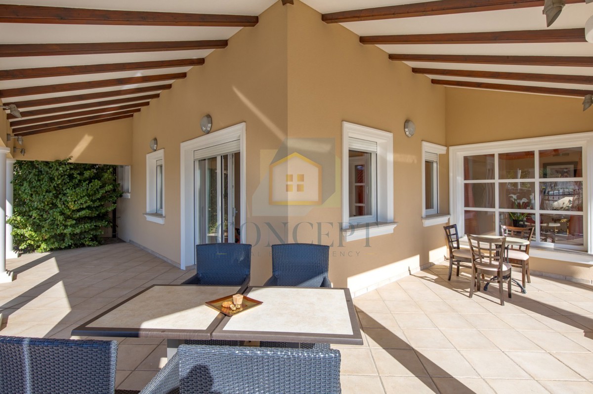 Opatija, Hotel con fino a 13 appartamenti e piscina, a 40 m dal mare