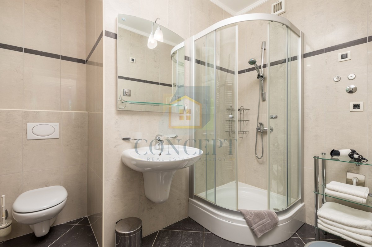 Opatija, Hotel con fino a 13 appartamenti e piscina, a 40 m dal mare