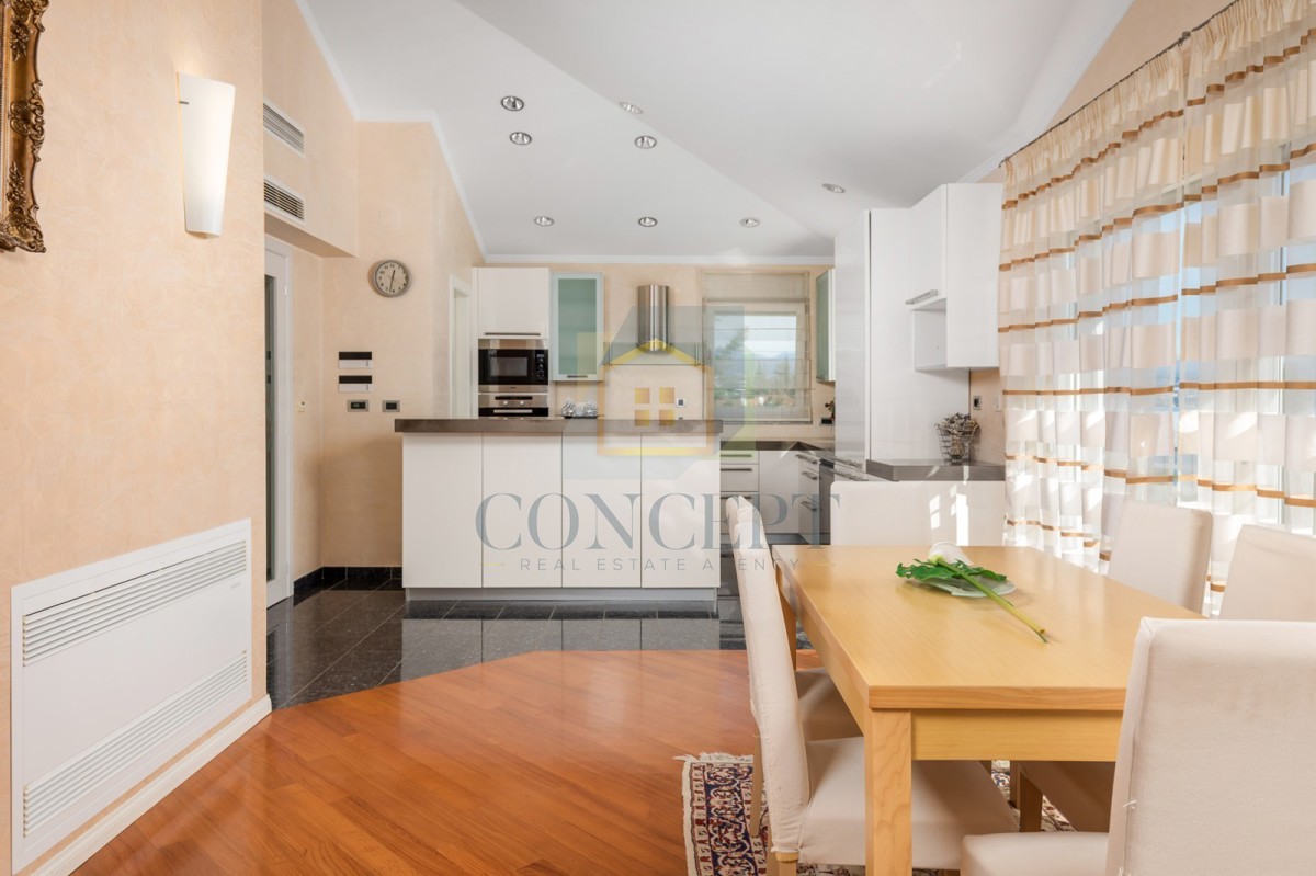 Opatija, Hotel con fino a 13 appartamenti e piscina, a 40 m dal mare