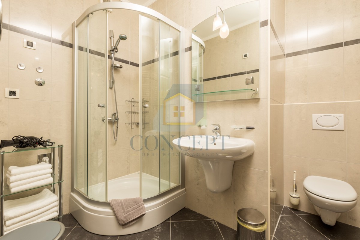 Opatija, Hotel con fino a 13 appartamenti e piscina, a 40 m dal mare