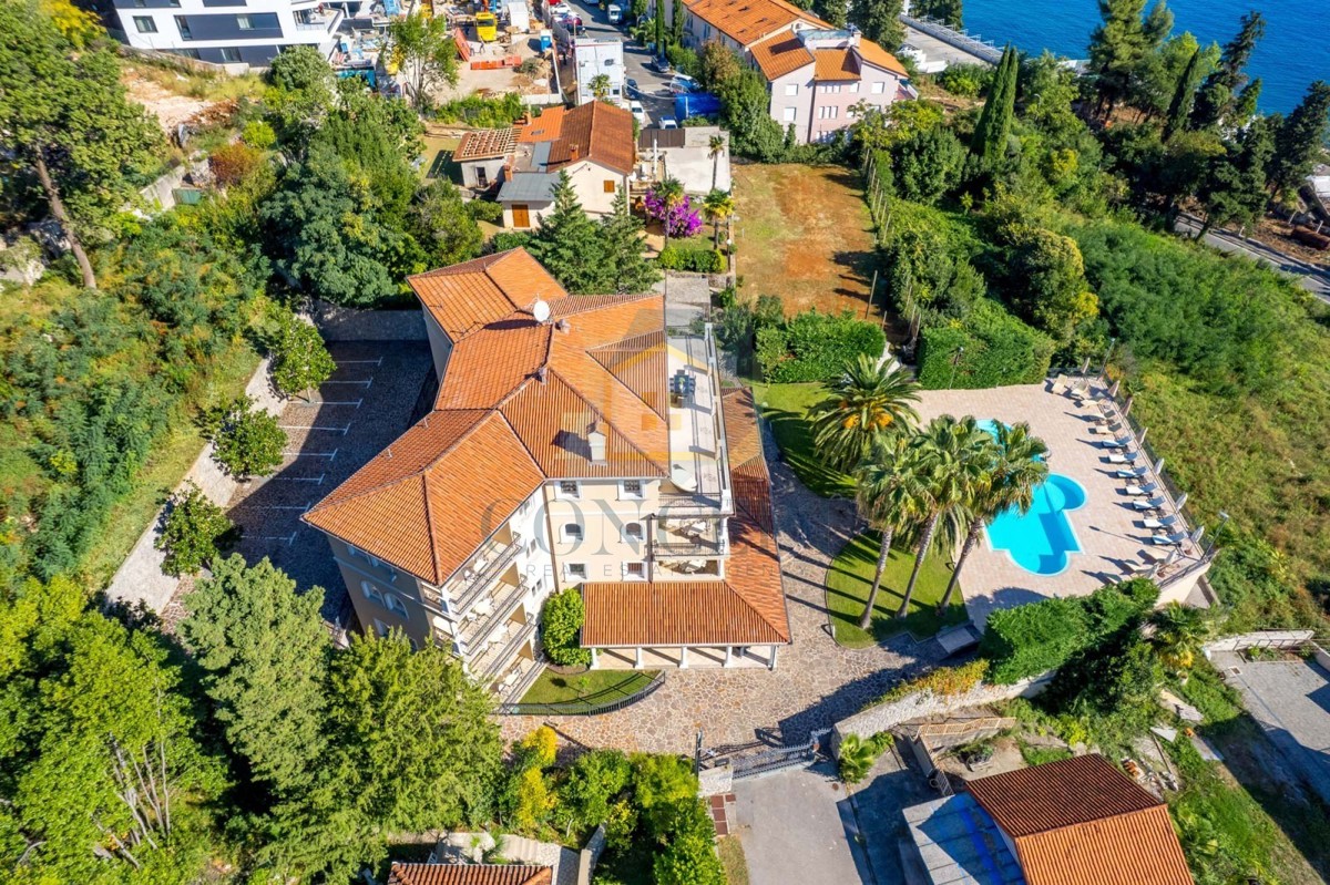 Opatija, Hotel con fino a 13 appartamenti e piscina, a 40 m dal mare