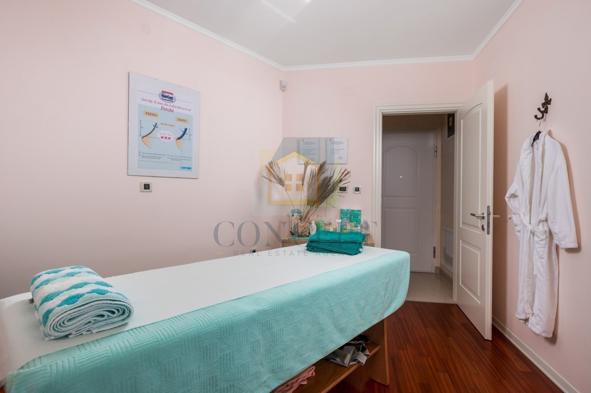 Opatija, Hotel con fino a 13 appartamenti e piscina, a 40 m dal mare