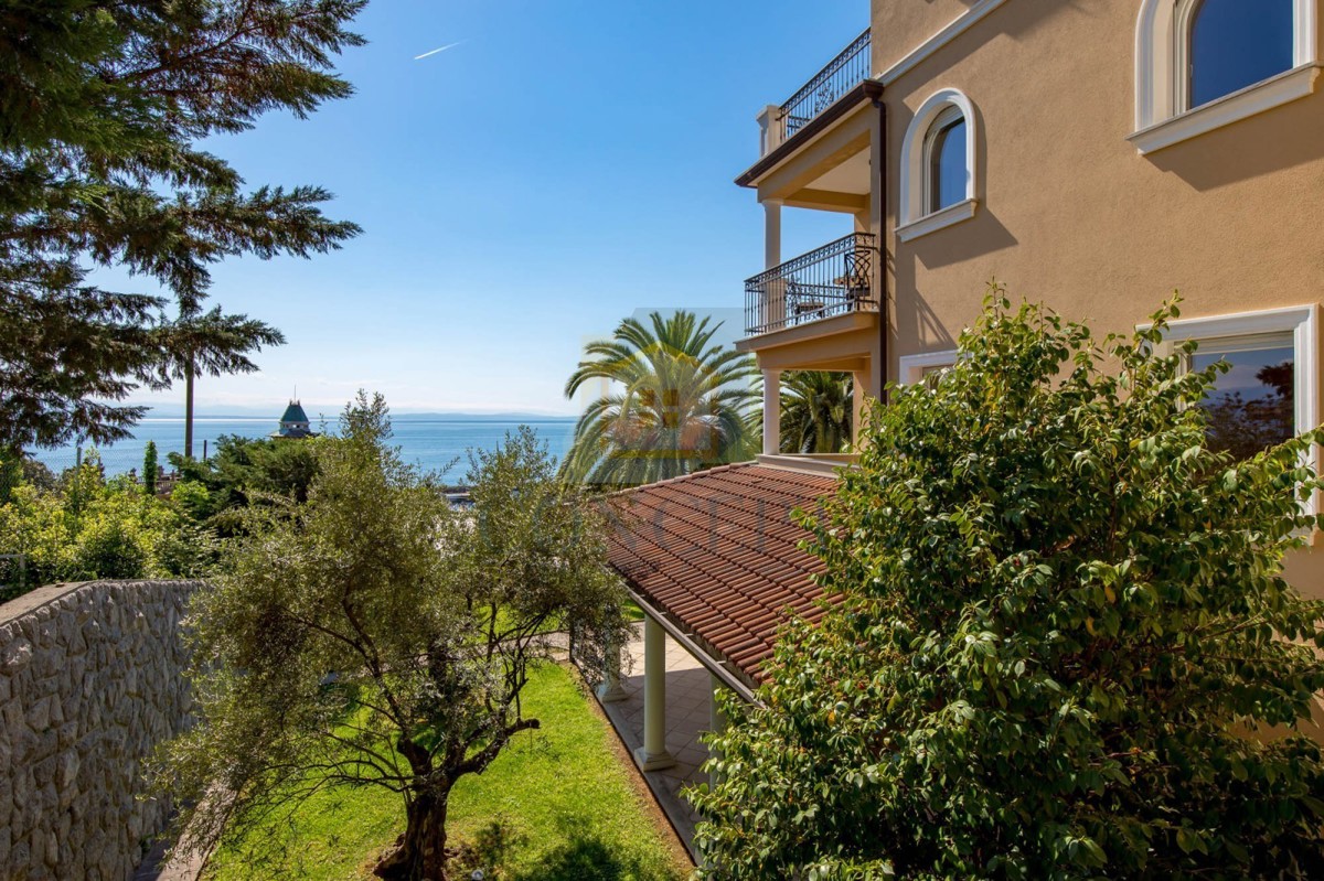 Opatija, Hotel con fino a 13 appartamenti e piscina, a 40 m dal mare