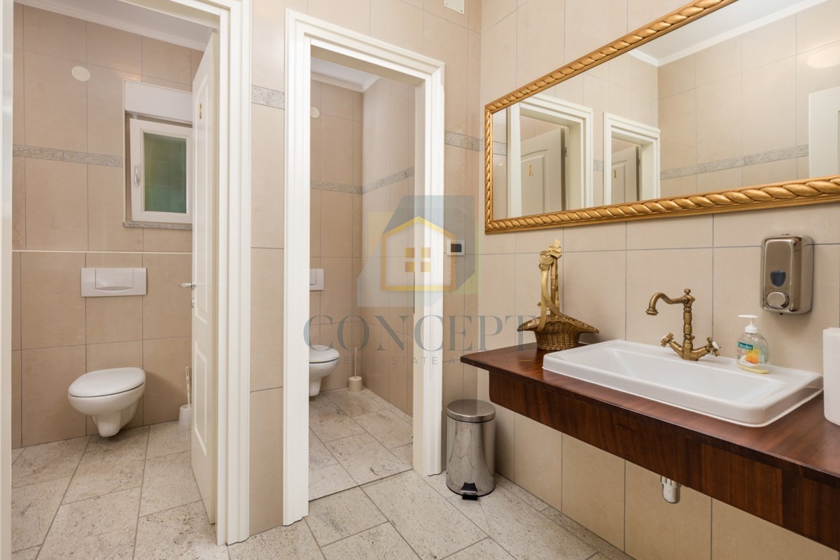 Opatija, Hotel con fino a 13 appartamenti e piscina, a 40 m dal mare