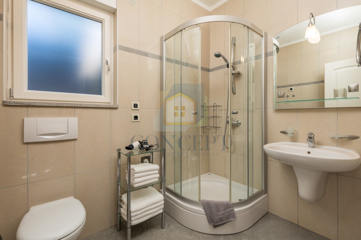 Opatija, Hotel con fino a 13 appartamenti e piscina, a 40 m dal mare