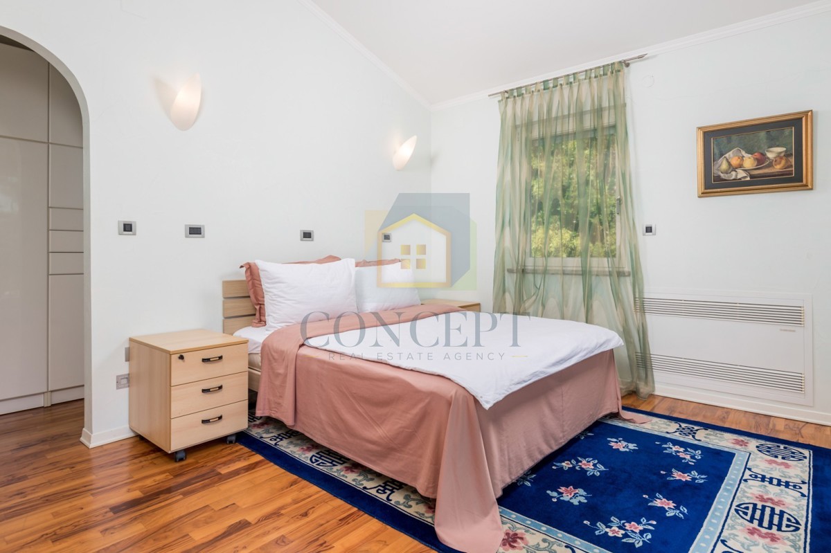 Opatija, Hotel con fino a 13 appartamenti e piscina, a 40 m dal mare