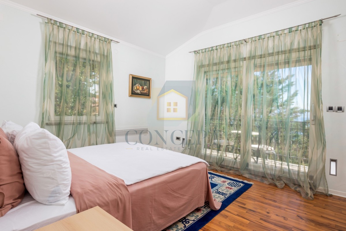 Opatija, Hotel con fino a 13 appartamenti e piscina, a 40 m dal mare