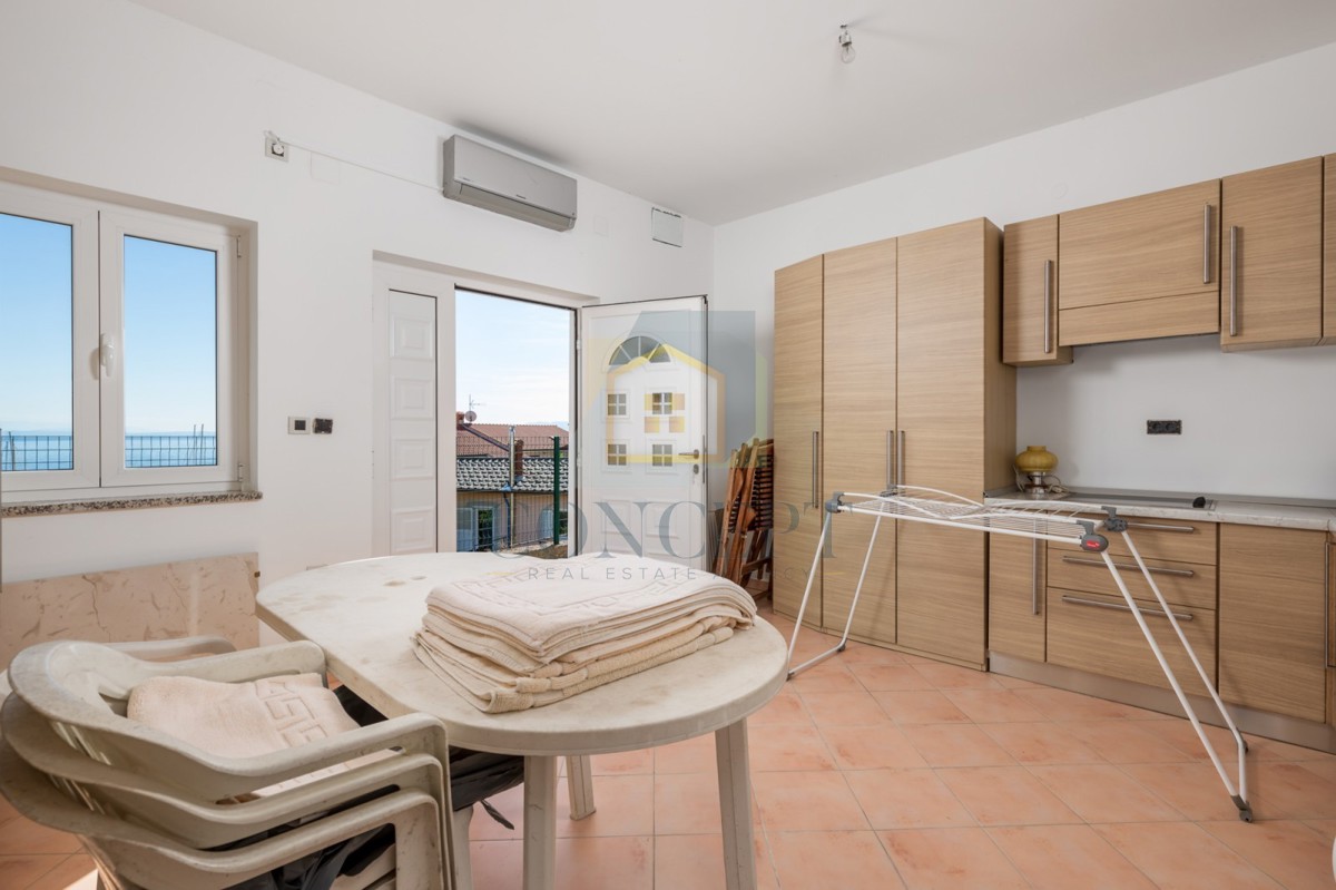 Opatija, Hotel con fino a 13 appartamenti e piscina, a 40 m dal mare