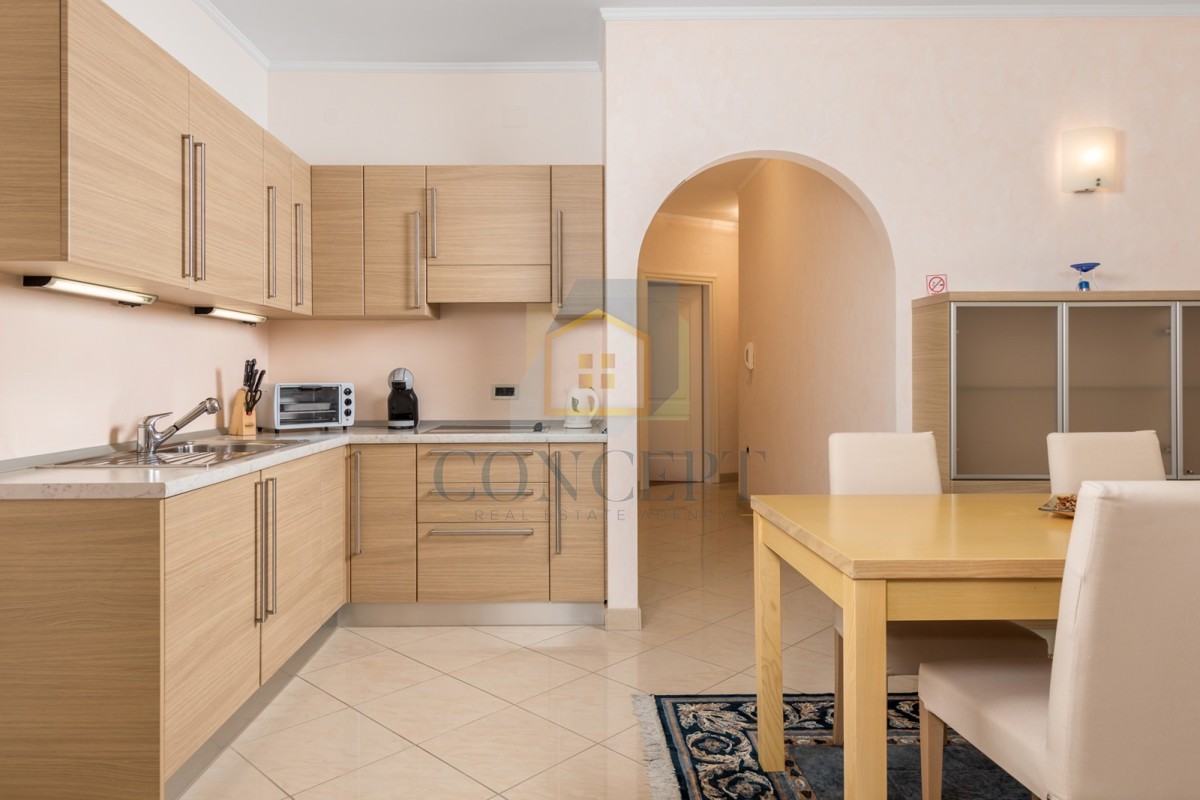 Opatija, Hotel con fino a 13 appartamenti e piscina, a 40 m dal mare