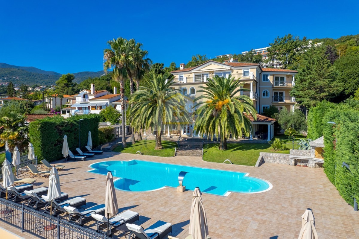 Opatija, Hotel con fino a 13 appartamenti e piscina, a 40 m dal mare