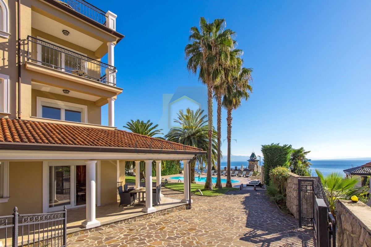 Opatija, Hotel con fino a 13 appartamenti e piscina, a 40 m dal mare