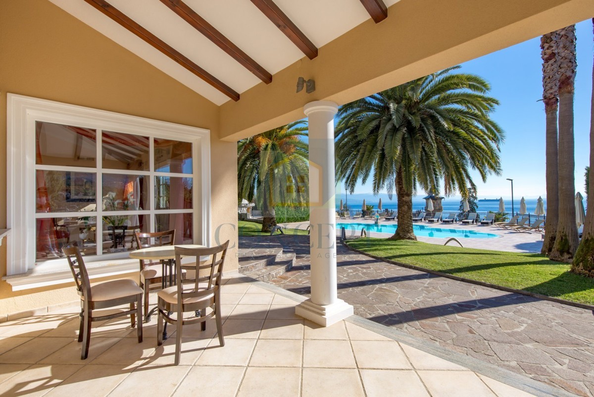 Opatija, Hotel con fino a 13 appartamenti e piscina, a 40 m dal mare