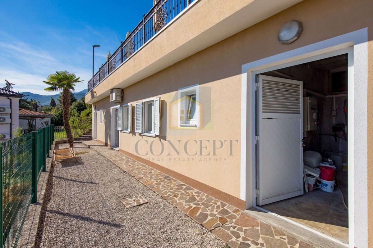 Opatija, Hotel con fino a 13 appartamenti e piscina, a 40 m dal mare