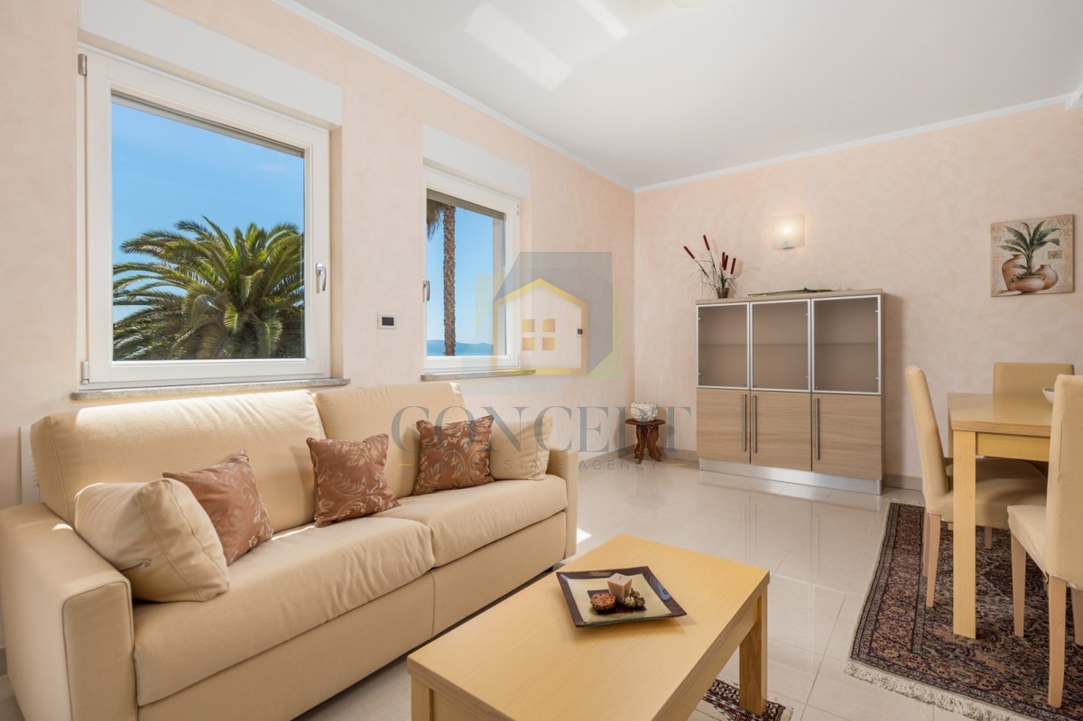 Opatija, Hotel con fino a 13 appartamenti e piscina, a 40 m dal mare