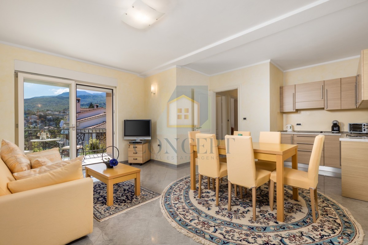 Opatija, Hotel con fino a 13 appartamenti e piscina, a 40 m dal mare