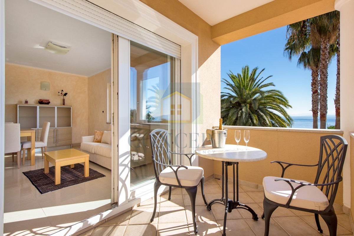 Opatija, Hotel con fino a 13 appartamenti e piscina, a 40 m dal mare