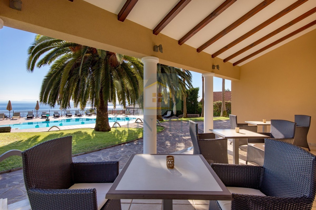 Opatija, Hotel con fino a 13 appartamenti e piscina, a 40 m dal mare