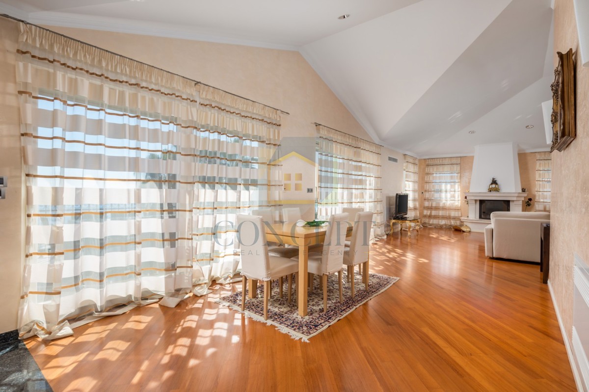 Opatija, Hotel con fino a 13 appartamenti e piscina, a 40 m dal mare