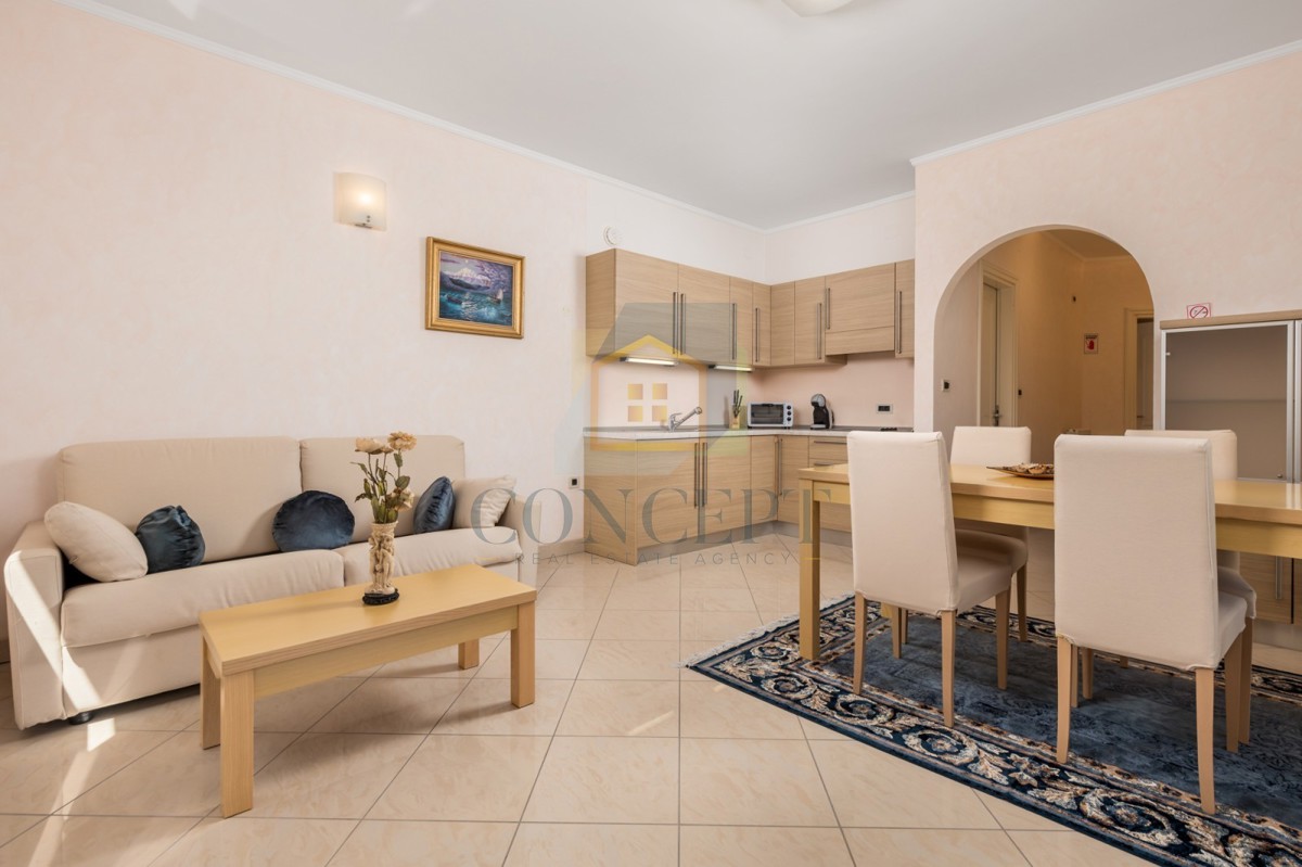 Opatija, Hotel con fino a 13 appartamenti e piscina, a 40 m dal mare