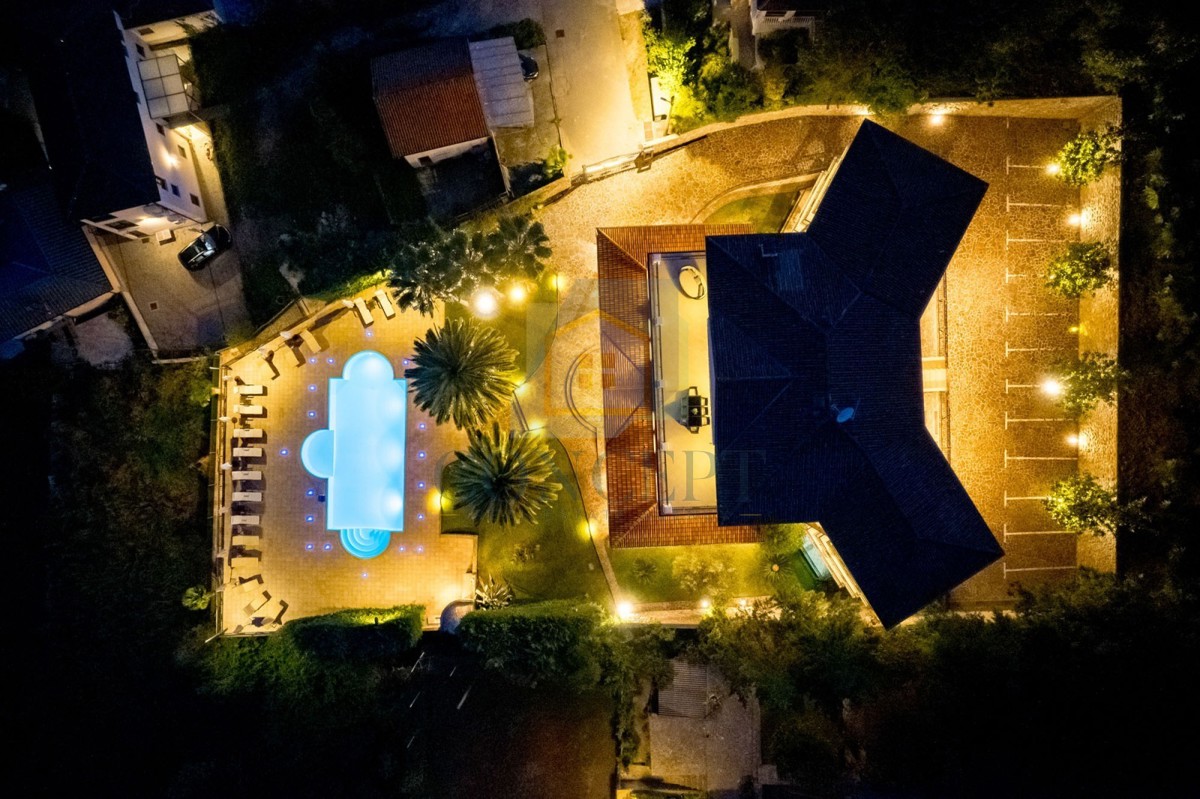 Opatija, Hotel con fino a 13 appartamenti e piscina, a 40 m dal mare