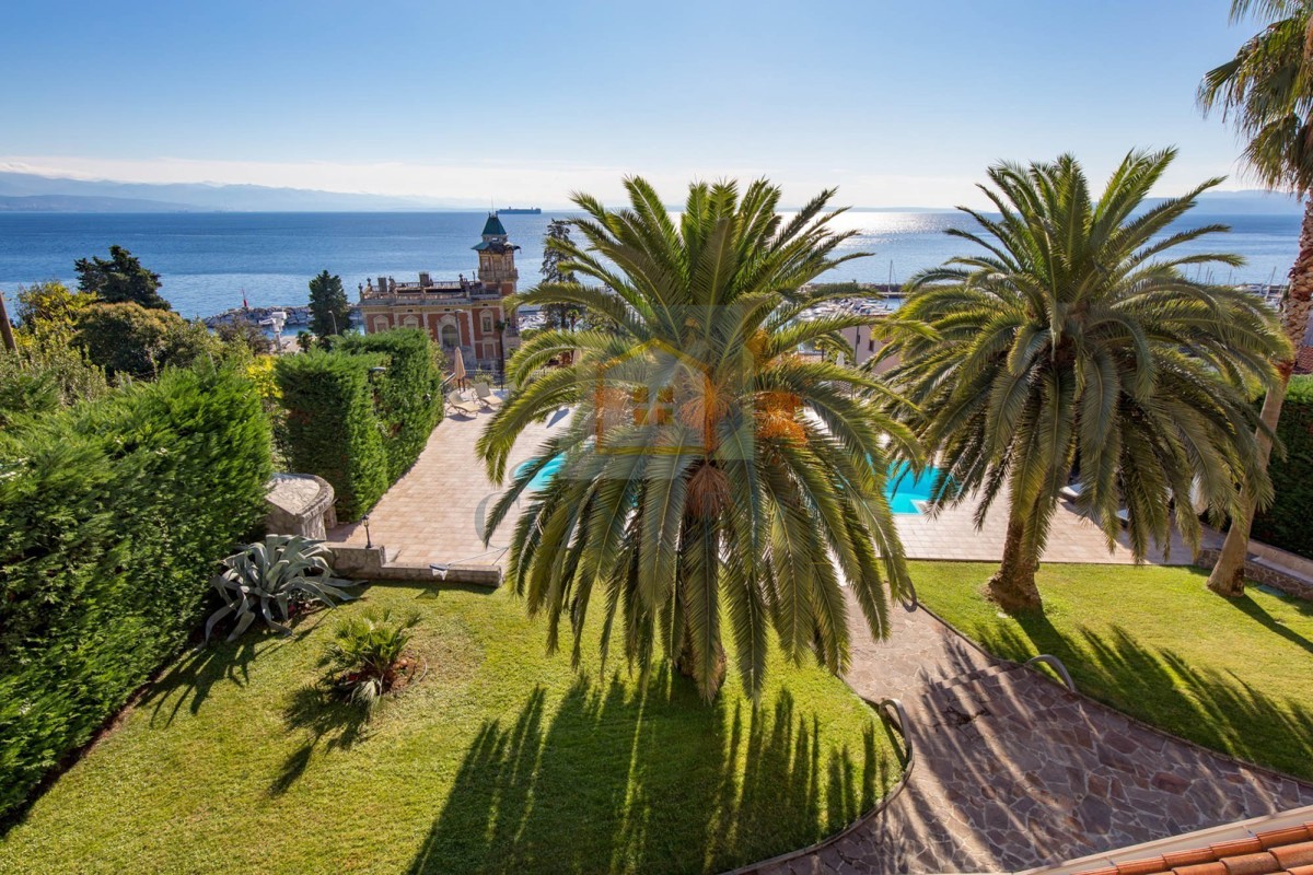 Opatija, Hotel con fino a 13 appartamenti e piscina, a 40 m dal mare