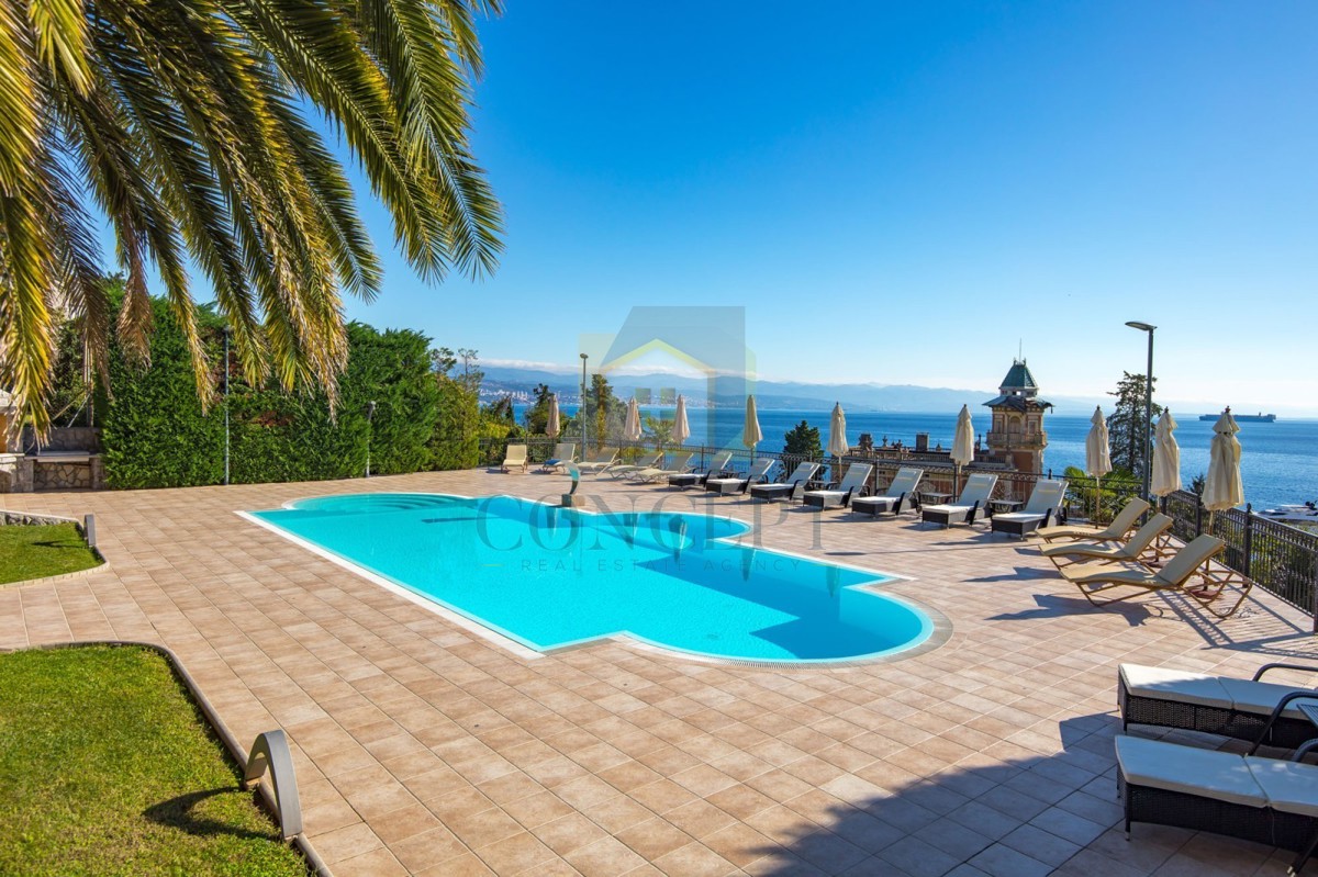 Opatija, Hotel con fino a 13 appartamenti e piscina, a 40 m dal mare