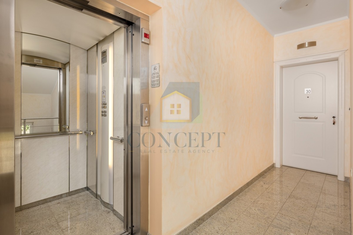 Opatija, Hotel con fino a 13 appartamenti e piscina, a 40 m dal mare