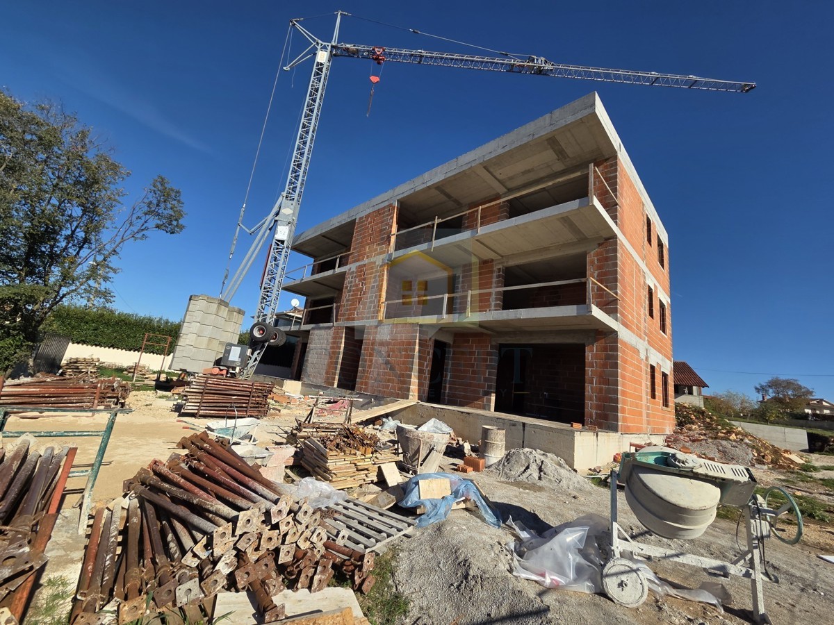 Poreč, dintorni, Appartamento al 1° piano di un edificio con ascensore e vista mare, a 7 km dal mare