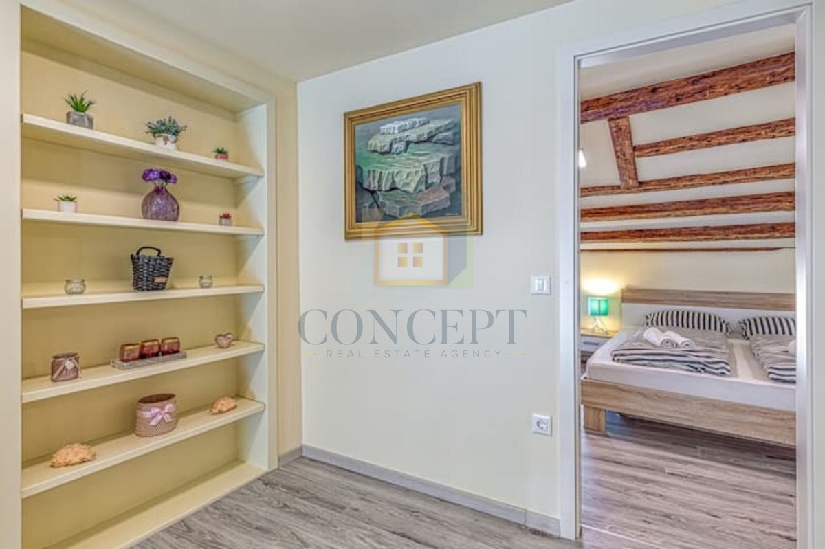 Poreč, centro, Appartamento con una camera da letto, prima fila sul mare