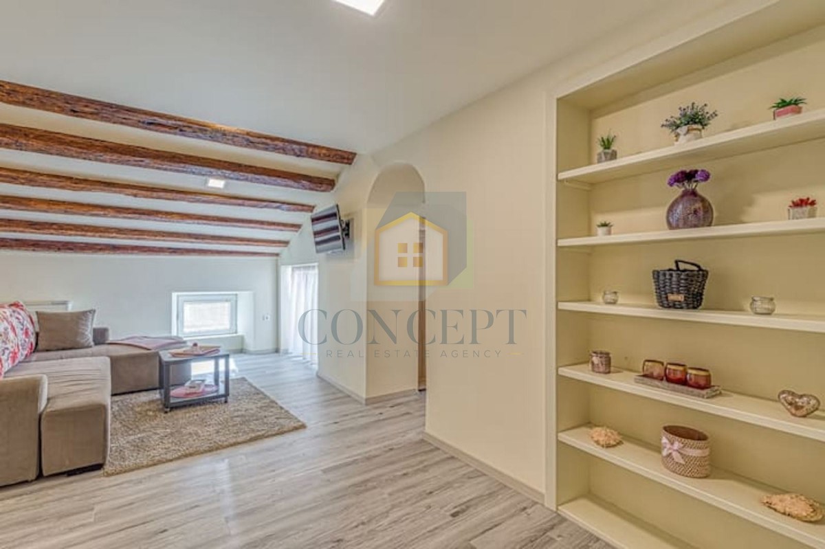 Poreč, centro, Appartamento con una camera da letto, prima fila sul mare