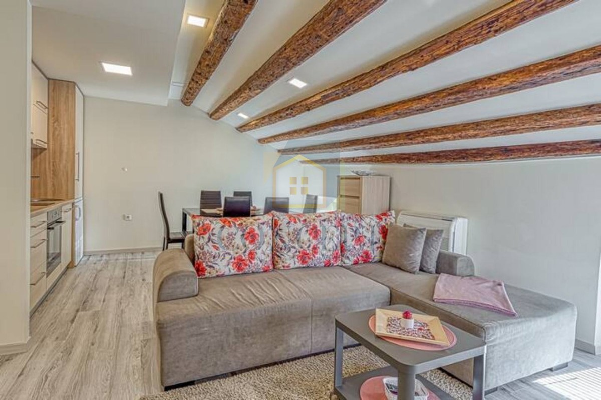 Poreč, centro, Appartamento con una camera da letto, prima fila sul mare