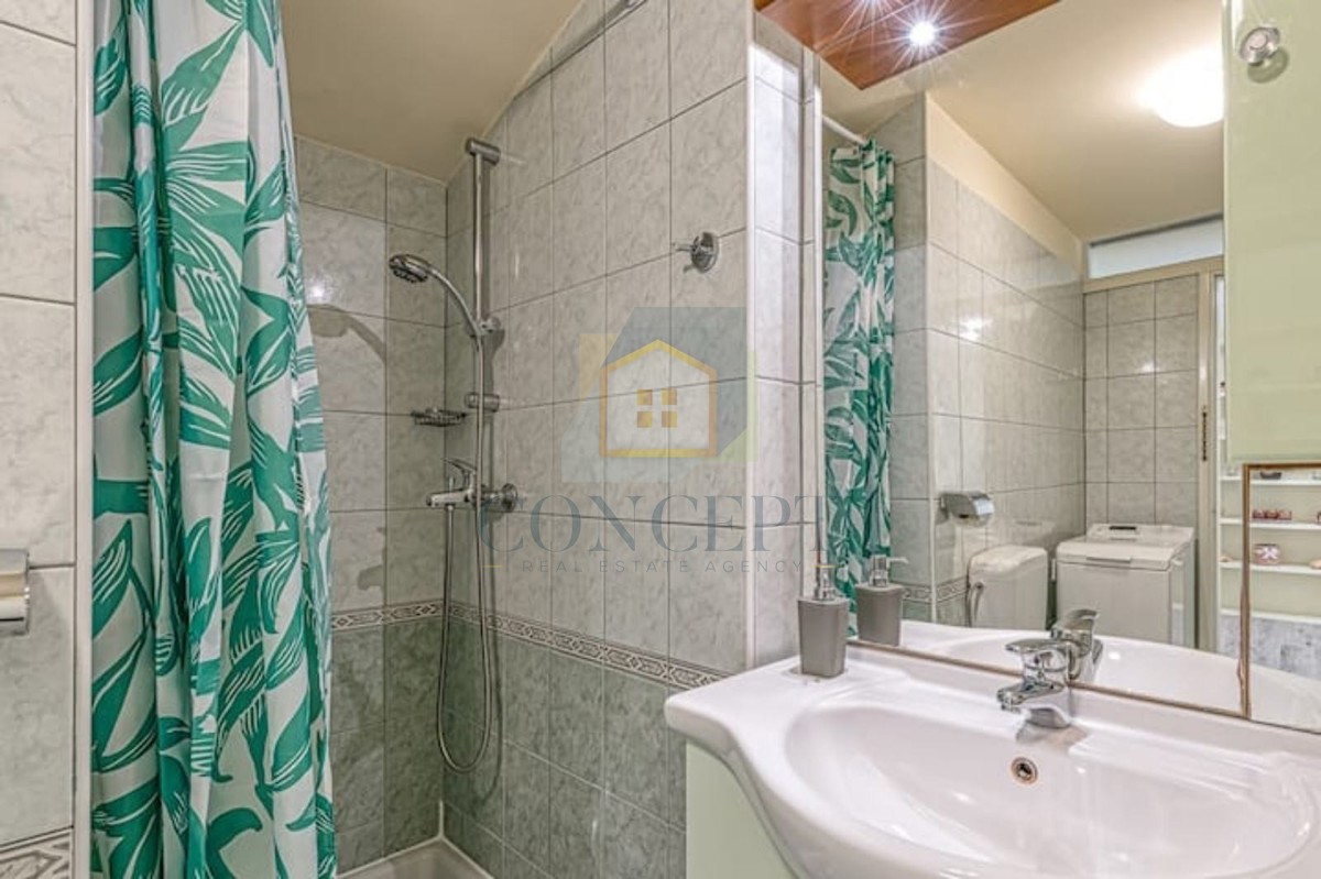 Poreč, centro, Appartamento con una camera da letto, prima fila sul mare