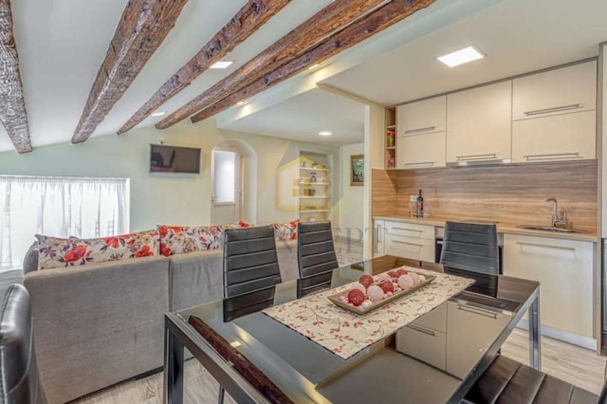 Poreč, centro, Appartamento con una camera da letto, prima fila sul mare