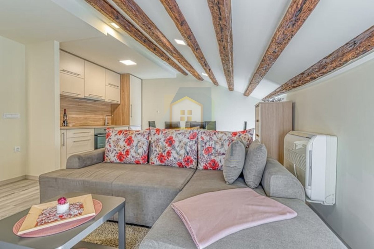 Poreč, centro, Appartamento con una camera da letto, prima fila sul mare